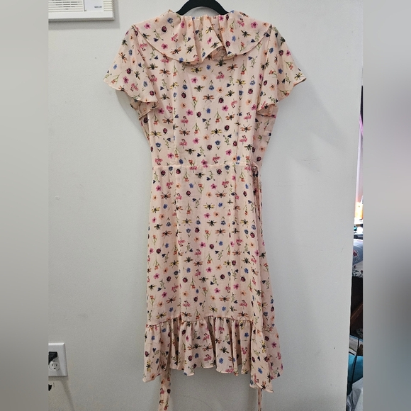 Like new Betsey Johnson sz.8 pink chiffon ruffled printed wrap dress. - Picture 12 of 12